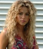 shakira o fost prima mea cantareata preferata! hips dont lie ii super spatal si imi aminteste de